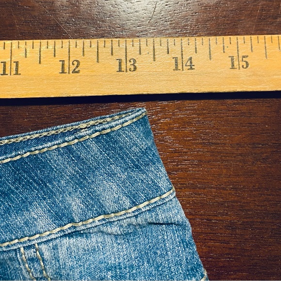 Womens Almost Famous Stretch Jean Shorts Size 7 Distressed - Picture 3 of 7
